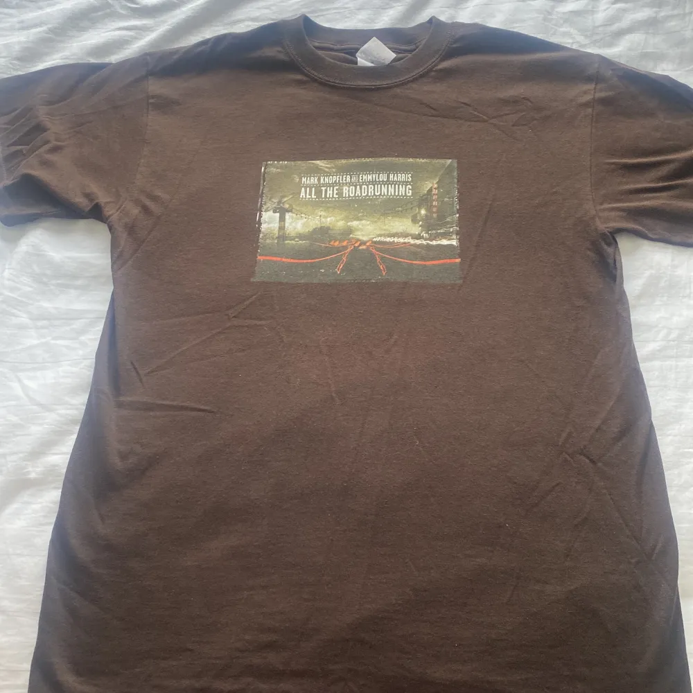 Brun vintage tshirt från beyond retro. Oversized. Knappt använd.. T-shirts.