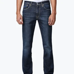 Levis 511 jeans - Har ett par nästan oanvända och jättefräscha Levis jeans som tyvärr inte kommer till användning längre. Kan skicka fler bilder vid intresse. Jeansen kostar 1300 i nypris. Kan mötas upp i Stockholm samt frakta, som köparen står för. ☺️