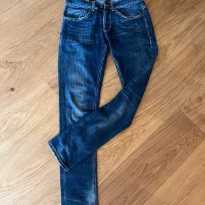Dundup george jeans   använda högst 2 gånger. dem är som nya, kvitto får man med. storlek 32. 3000kr nypris, säljer för 999kr. allt gott Hannes👌