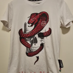 Philipp plein t-shirt  - Kopia. Fint skick. Med strass.