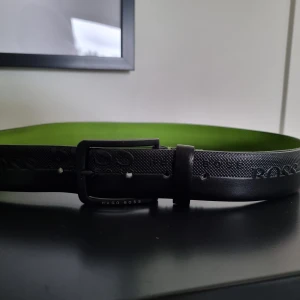 Hugo boss bälte - Äkta. Använt men i gott skick. Liten i storleken. Omkring S.