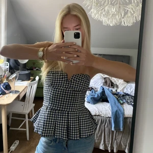 bandeau topp - drömmigaste bandeutoppen i blått & vitt, perfekt för fest!! strl S, 250kr💞💞