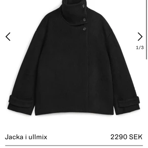 Arket jacka  - Säljer nu min arket jacka💕så fin och perfekt nu till hösten, skriv för egna bilder!