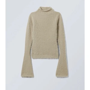 Tröja - Fin stickad tröja i fluffigt material från Weekday, nypris 530 kronor! 💕