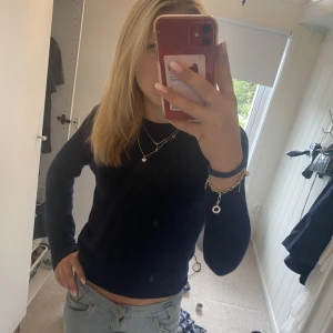 Mörk blå Stickad tröja  - Super skön stickad tröja! 