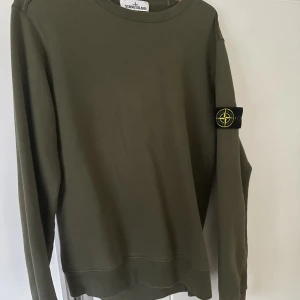 Stone island tröja  - Tröjan är som ny , knappt använd 