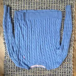 Säljer denna babyblå Ralph Lauren tröjan då den inte kommer till användning längre, skirv för fler bilder och frågor🫶🩷