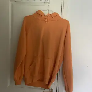 Hoodie  från Gina tricot! Orange färg.