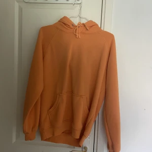 Gina hoodie  - Hoodie  från Gina tricot! Orange färg.