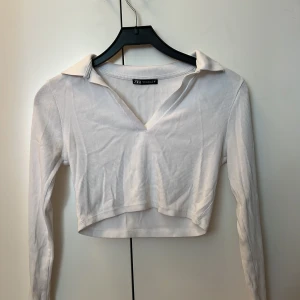 Topp zara - Köpt på sellpy men aldrig använd av mig