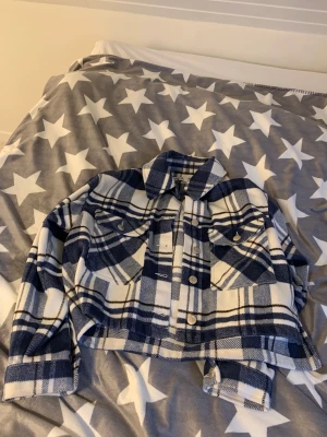 Zara kappa - Snygg zara kapp i nästan helt nytt skick, perfekt till hösten storlek xs-s