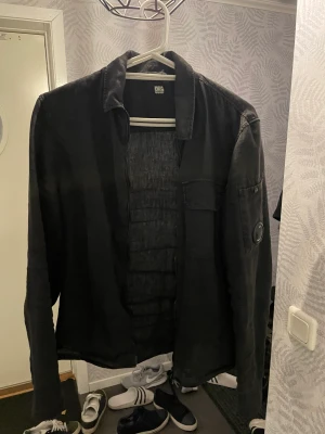 Cp Company overshirt - Säljer min cp Company overshirt med dragkedja, i st Xs då den inte längre passar. Hör gärna av er om ni har frågor osv 