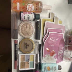 Smink och hudvård - Ge förslag på priser och på vilken produkt du är intresserad av. Det mesta är nästan oanvändt skriv om ni har frågor!