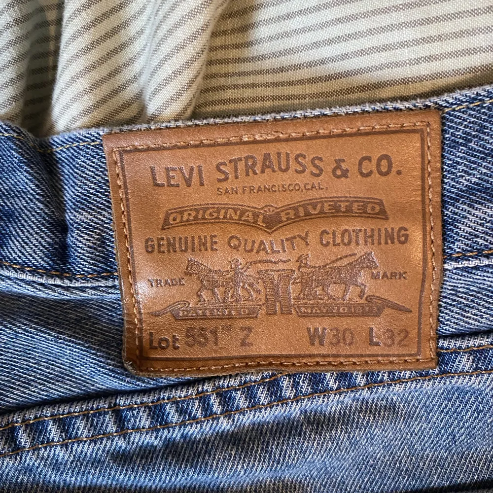 Säljer nu mina Levis jeans i modellen 551, skriv om ni undrar det minsta.. Jeans & Byxor.