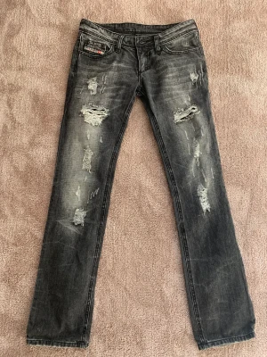 Diesel jeans - Säljer minafavoritjeans från diesel eftersom de har blivit för små. De är lowwaist straight.
