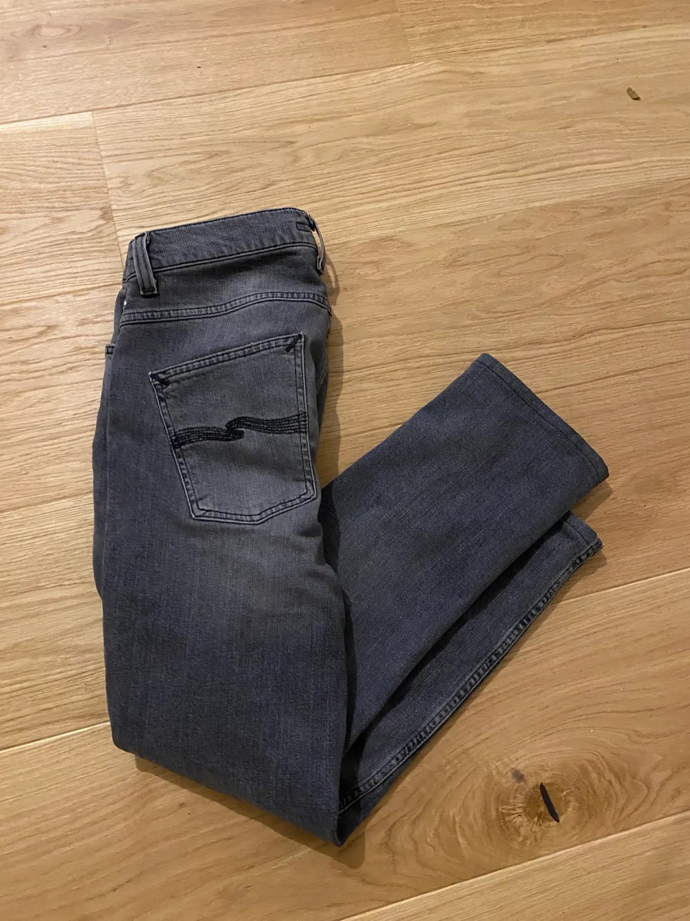Mycket fina jeans skick 10/10 inte använda många gånger alls. Säljer pga att de blivit för trånga för mig i midjan. Jeans & Byxor.