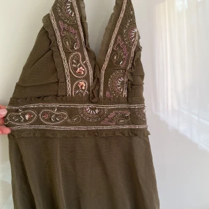 Halterneck  - Linne i tyll, broderier/pärlor. Helt nytt 🥰 Undanlagda till eventuellt framtida köp ❤️