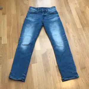Säljer ett par G-star jeans i storlek W28 L32. Nypris 1500, mitt pris 449. Dm för funderingar 🤗