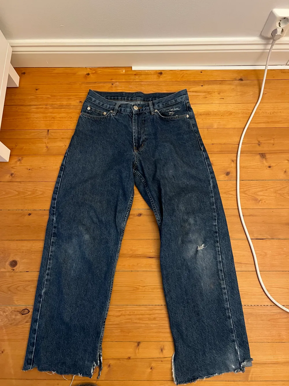 Sweet sktbs byxor som är riktigt mycket använda och ganska slitna så därför säljer jag dom väldigt billigt.. Jeans & Byxor.