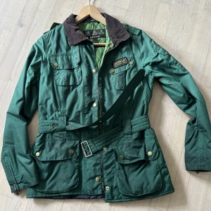 Jacka Barbour International - Grön Barbour jacka i fint skick.