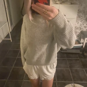 Stickad tröja  - Jättemysig stickad tröja💞ifrån hm