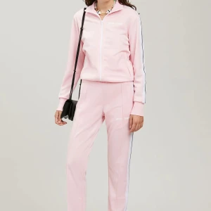 Palm angels dress  - Säljer mitt Palm angels sett för det inte är min stil längre settet är köpt för 8 tusen jag säljer för 3500kr Koftan är i storlek S och byxorna M 