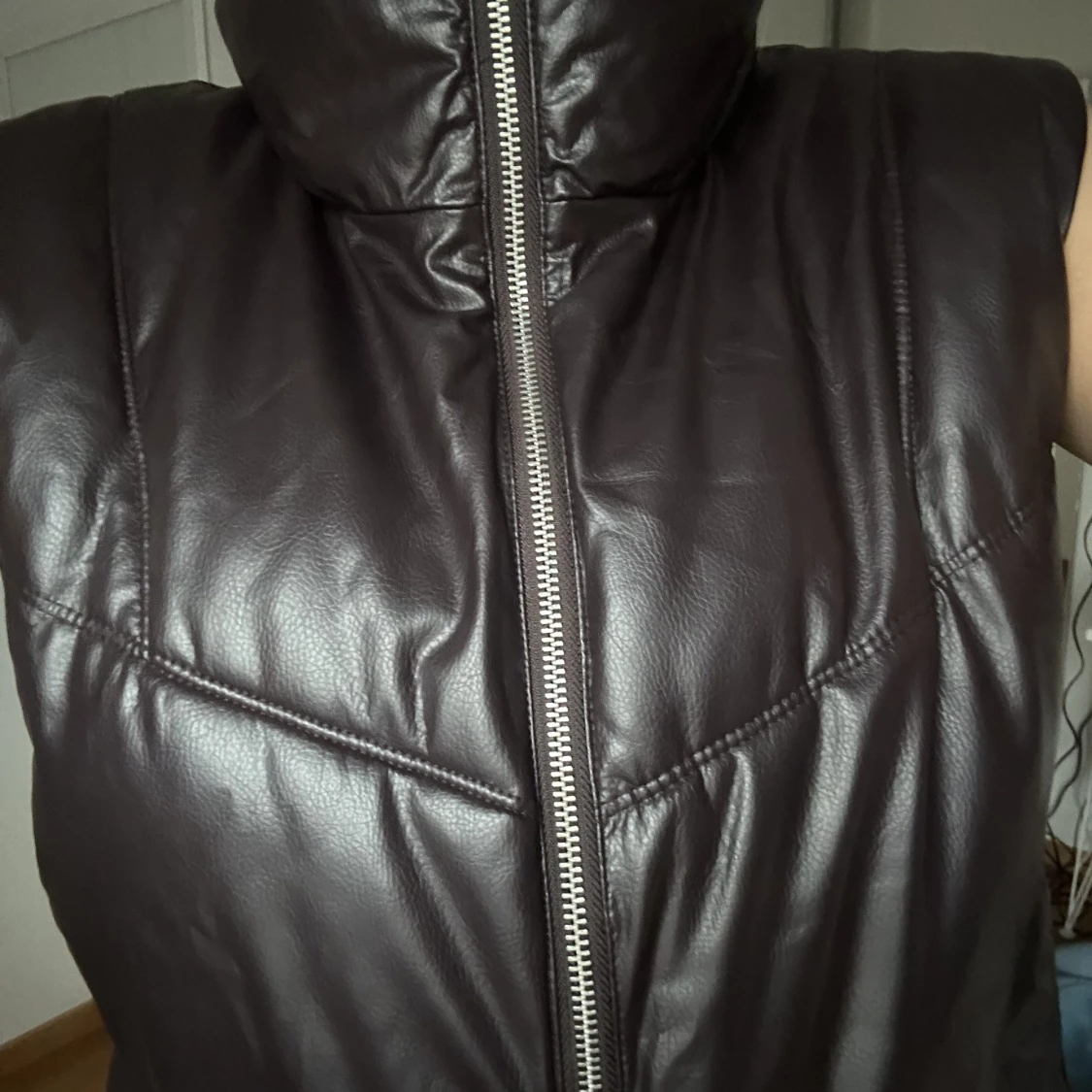 Brun/vinröd väst🤎 - 91