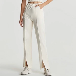 Beige byxor Gina tricot xxs xs - Trendiga byxor med sluta från Gina tricot i storlek xxs passar xs, tags kvar 