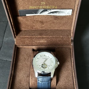 PATERSON VERONA COLLECTION HELT NY - Säljer helt ny Paterson klocka verona collection 3806 för 800kr då nypris kostar 2700.  Limited edition klocka.  Laddas via rörelse (kinetisk energi) inga batterier! 