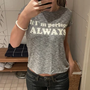 T-shirt  - Tröja med tryck 🎀 passar XS, S och M 💖Jag säljer allt på sista bilden, kolla gärna in min profil för mer information 🫶🏻