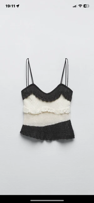 Stickad topp  - Jätte fint Stickat linne från zara⭐️ säljer då den inte kommer till användning använd ca 2 gånger 