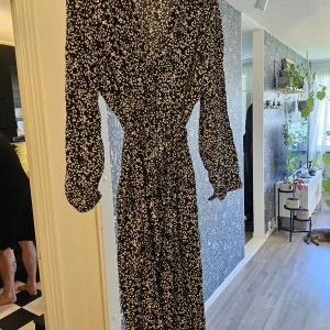 Klänning  - Jättefin klänning från saint tropez, knappt använd 