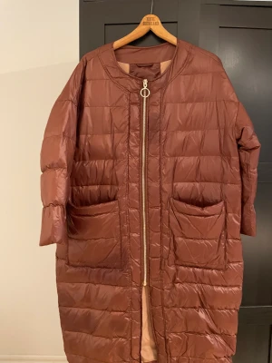 Oversized höst jacka nyskick  - I absolut nyskick  Djur och rökfri hem  Oversized så passar alla från 36-40 beroende på hur man vill att den sitter 