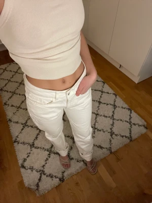 Cargo pants från a-dsgn - Säljer dessa skitsnygga low waist cargo pants från a-dsgn. Storlek 32, och i toppskick!