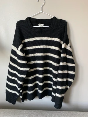 Stickad tröja - Från hm i strl xl men passar fint som en oversized M
