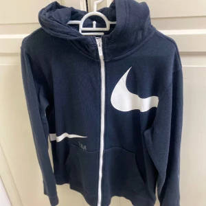 Nike tröja  - Nike  tröja storlek 158-170 I gott skick 150:-
