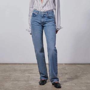 Straight leg midrise jeans från Zara. Nypris 399kr. 