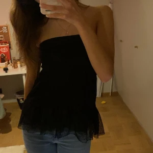 Nyårs topp - (Se materialet nästa bild) Fin festtopp från Gina tricot❤️man kan ha den både som topp och kjol! 