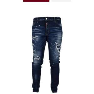 Riktig fett Dsquared2 jeans med strech. Storlek 52, har inte använt dom så mycket, 1500kr kan gå ner vid snabb affär, dom är 100% äkta, kan mötas upp i halmstad eller Helsingborg 