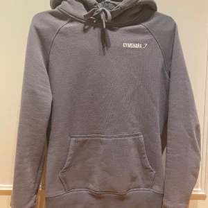 Gymshark hoodie - Gymshark hoodie i grå-blå färga i stl XS. Superskön på vintern och är i bra skick 