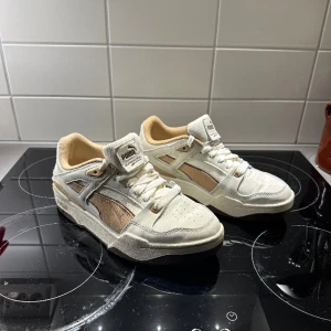 Puma Slipstream Sneakers - Superfina sneakers från Puma. Modellen är Slipstream Always on och de är i storlek 38,5! De är i princip helt nya, endast provade någon enstaka gång. Säljes då de inte används och bara samlar damm :) Nypris är ca 1200kr!