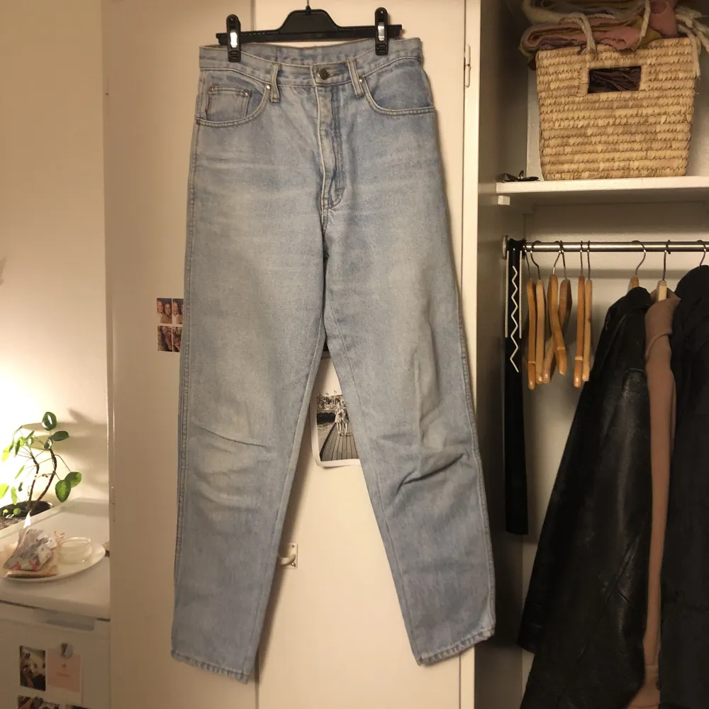 Ljusa jeans. Högmidjade. Jeans & Byxor.