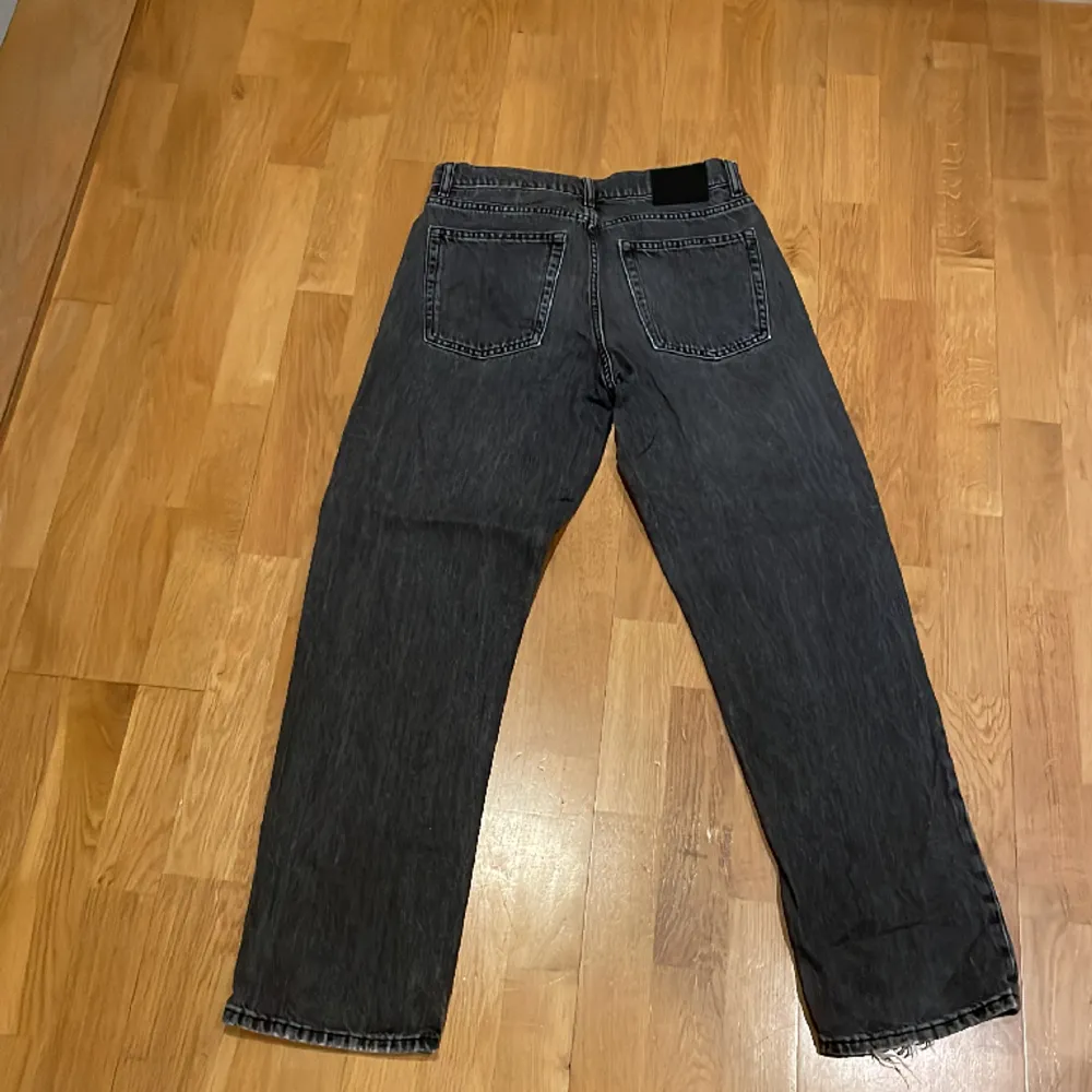 Vailent jeans lite snödriga syns på bilden . Jeans & Byxor.