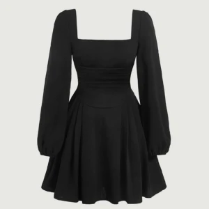 Söt svart kläning  - Använd 1 gång 