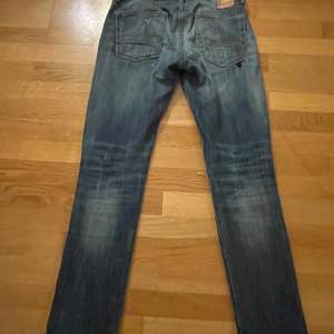 Schyssta jeans från Jack & Jones. Model Slim/Glenn, stl 30/32. Nypris 799kr, nu 250 kr 