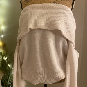 Stickad tröja - Super mysig stickad tröja från hm, använd fåtal gånger. 