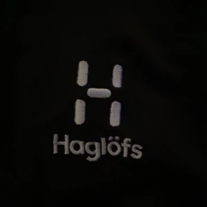 Haglöfs Byxor  - Svarta Haglöf byxor storlek S ( 36 ) women  . bra i skick bara lite skrynkliga men det går o stryckas, inget som är trasigt  (lite dåliga bilder skriv om du vill ha bättre) :)  