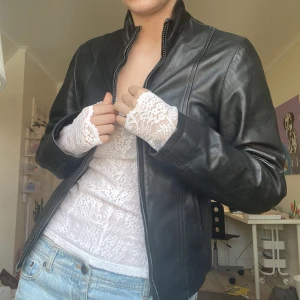 Svart läderjacka - Sportig läderjacka. Svart. Äkta läder. Inga defekter. Märke Mystyle. Storlek M