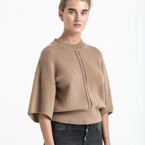 Dagmar tröja - Jätte fin beig stickad house of Dagmar tröja. Den är i storlek L men passar en som är xs-L💕