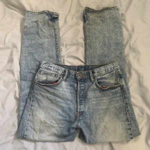 Levis 501 - Levis 501 i ganska bra skick. St 30-30. Passar bra på mig som är 177